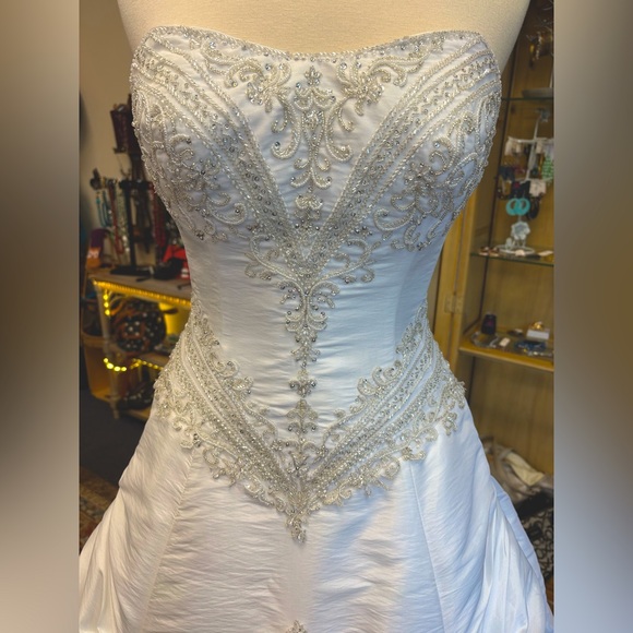 Imperial Elegant Strapless beaded Wedding Dress GORGEOUS!size 12-see pics EUC - Picture 3 of 17